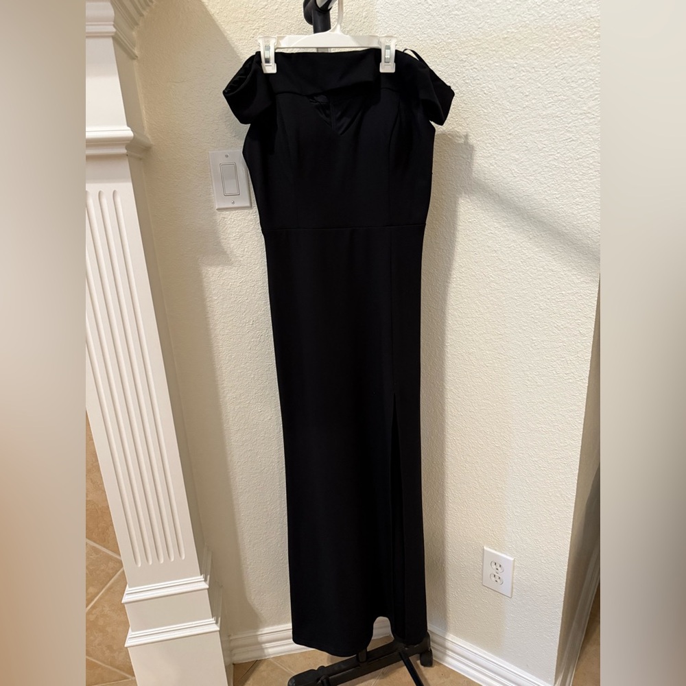 Windsor Black Maxi Dress with Keyhole Neckline